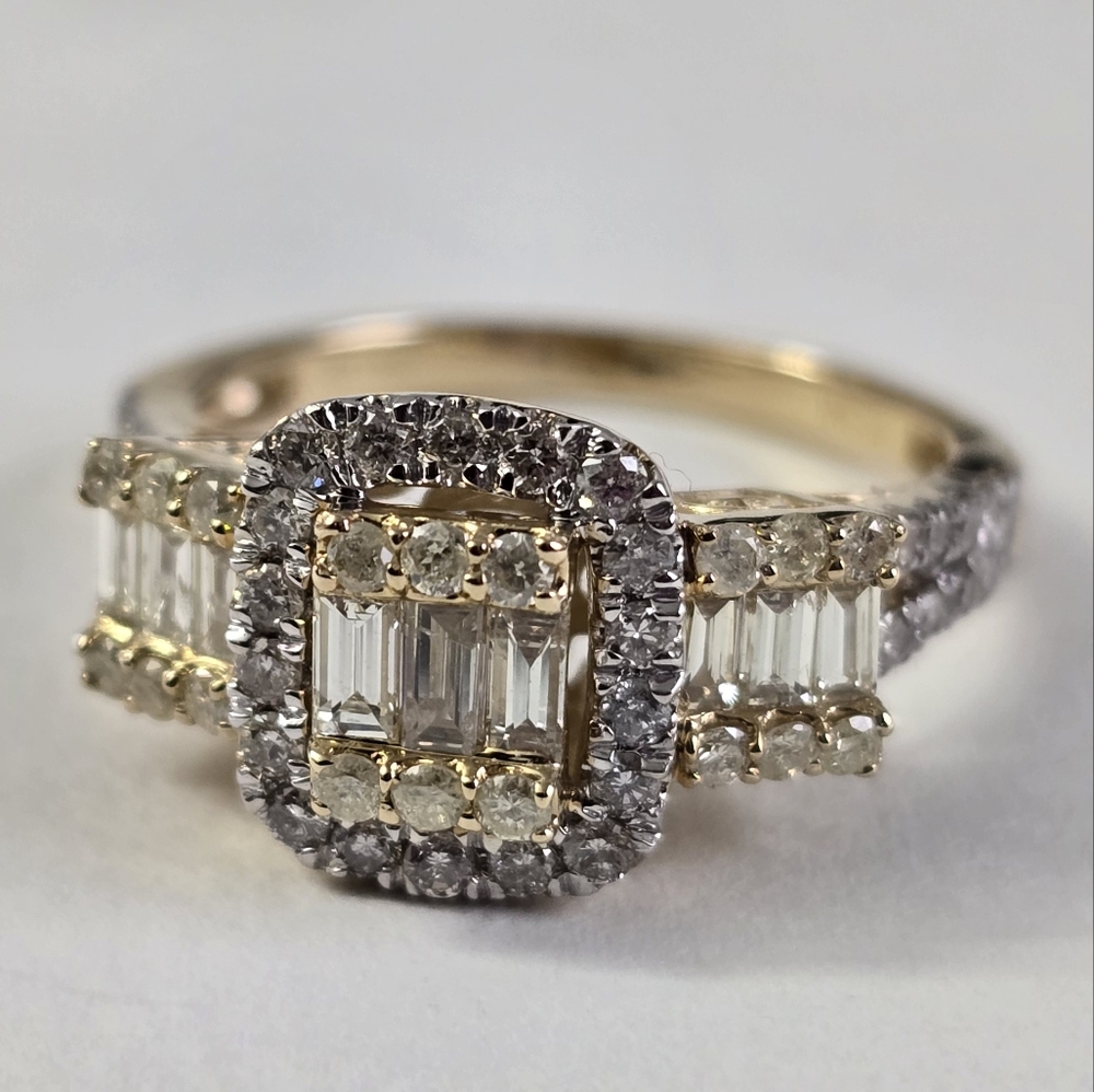 Watch Video / 1 Cttw 14K Gold Baguette and Fancy Yellow Diamond Ring